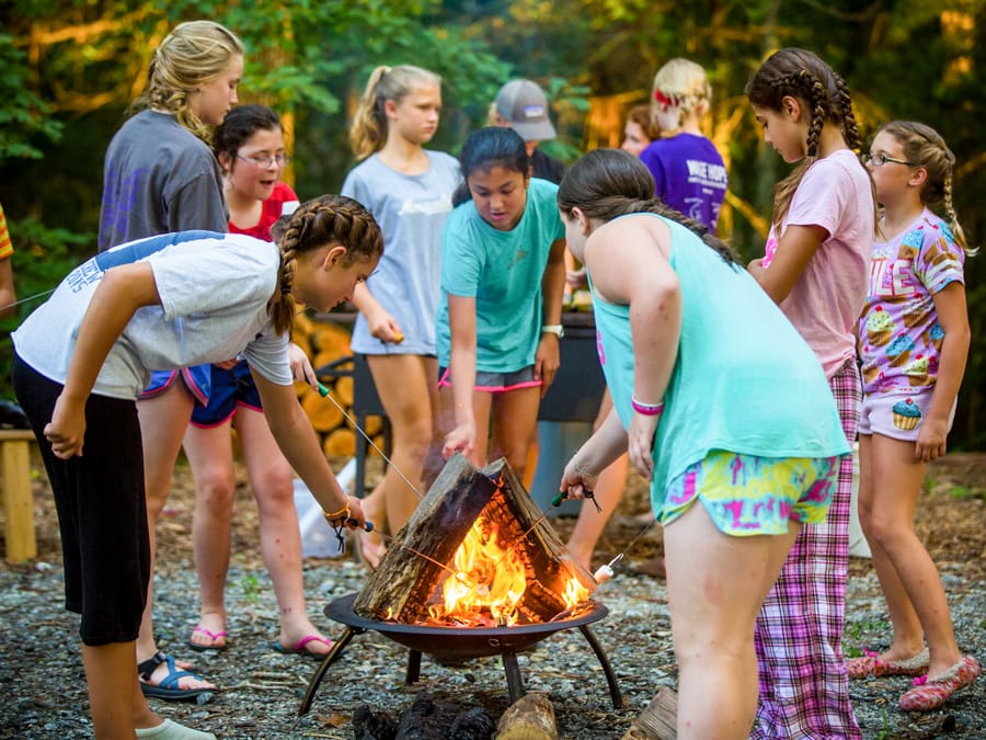 roasting-marshmellows-campfire